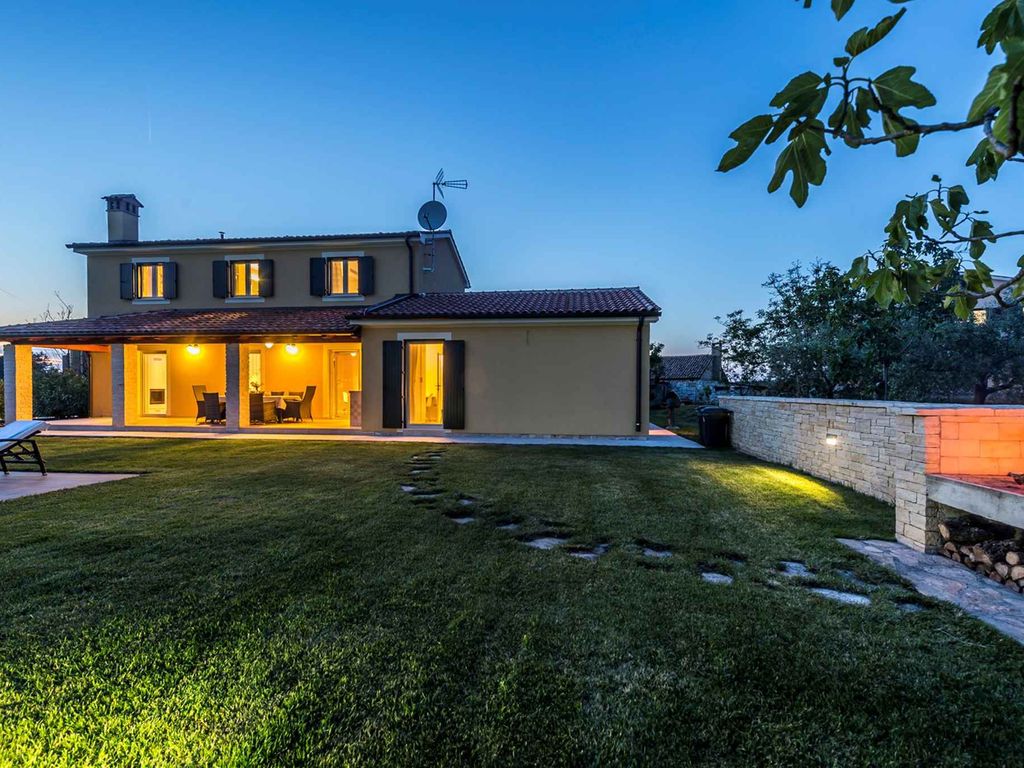 Villa mit Pool und Klimaanlage