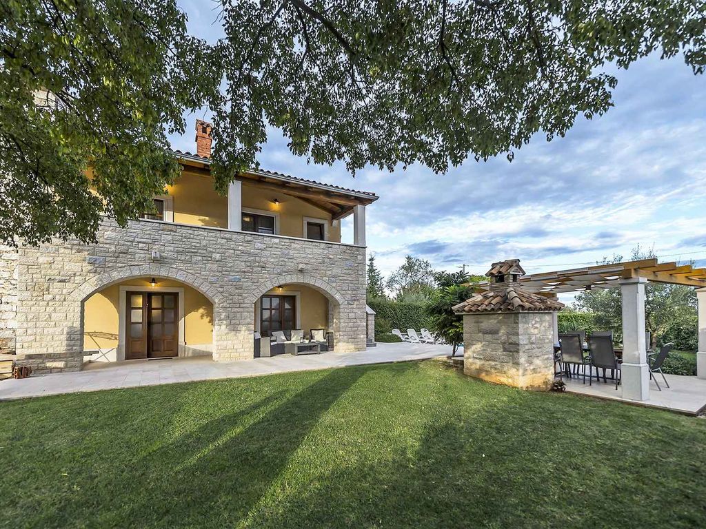 Villa mit Pool und Klimaanlage
