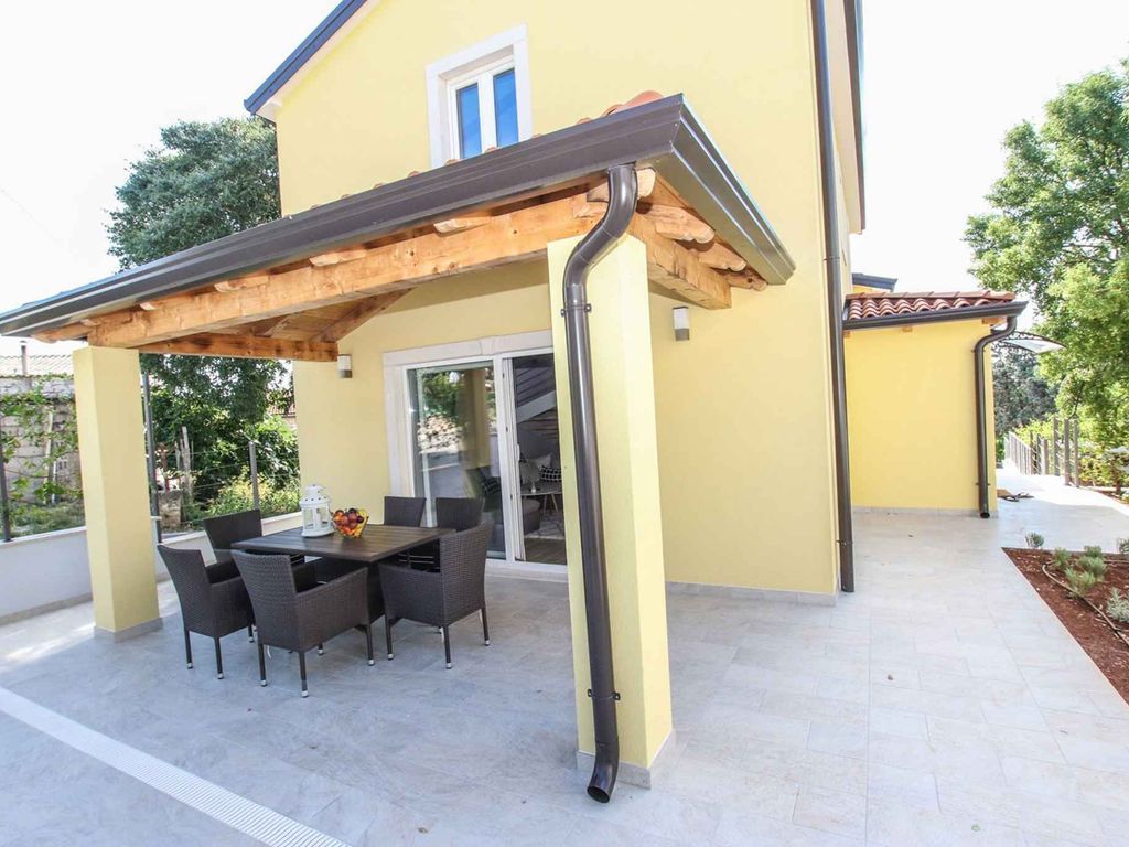 Villa mit Pool und Klimaanlage
