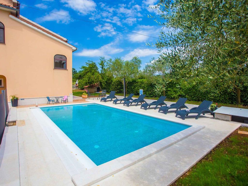 Ferienwohnung mit Pool und Klimaanlage