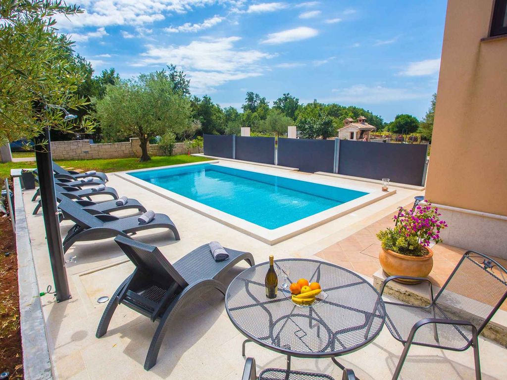 Ferienwohnung mit Pool und Klimaanlage