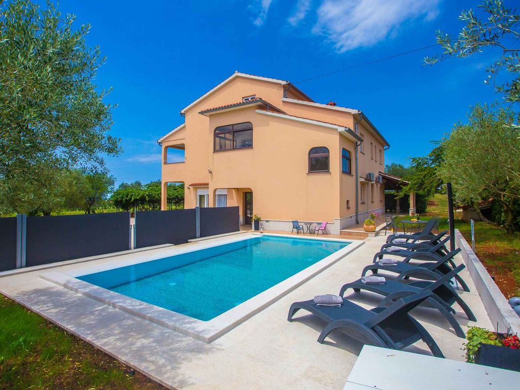 Ferienwohnung mit Pool und Klimaanlage