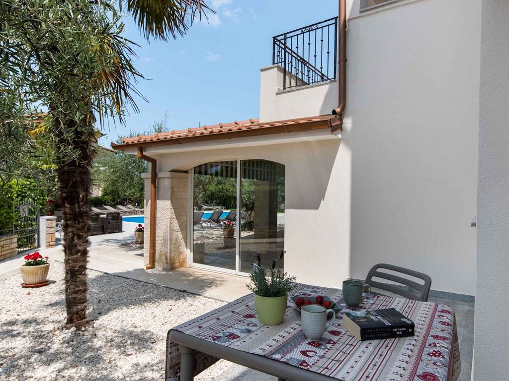 Ferienwohnung mit Pool und Grill