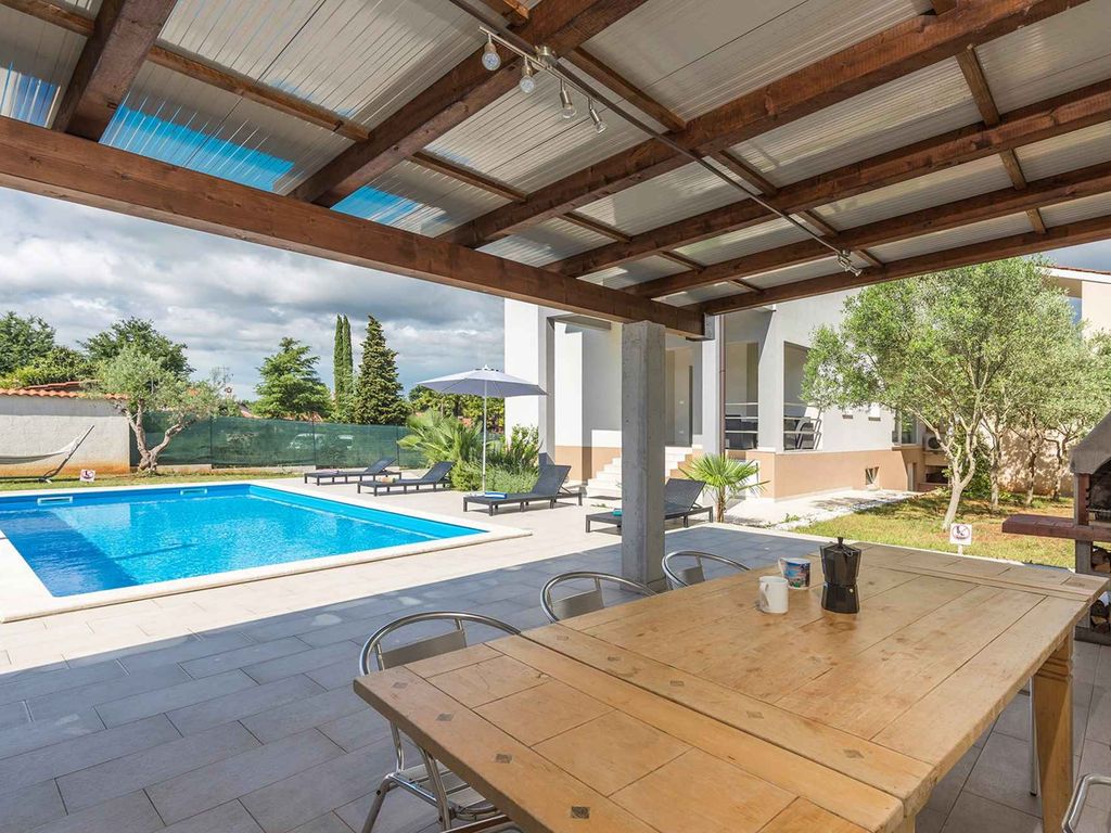 Ferienwohnung mit Aussenpool zur gemeinsamen Nutzung