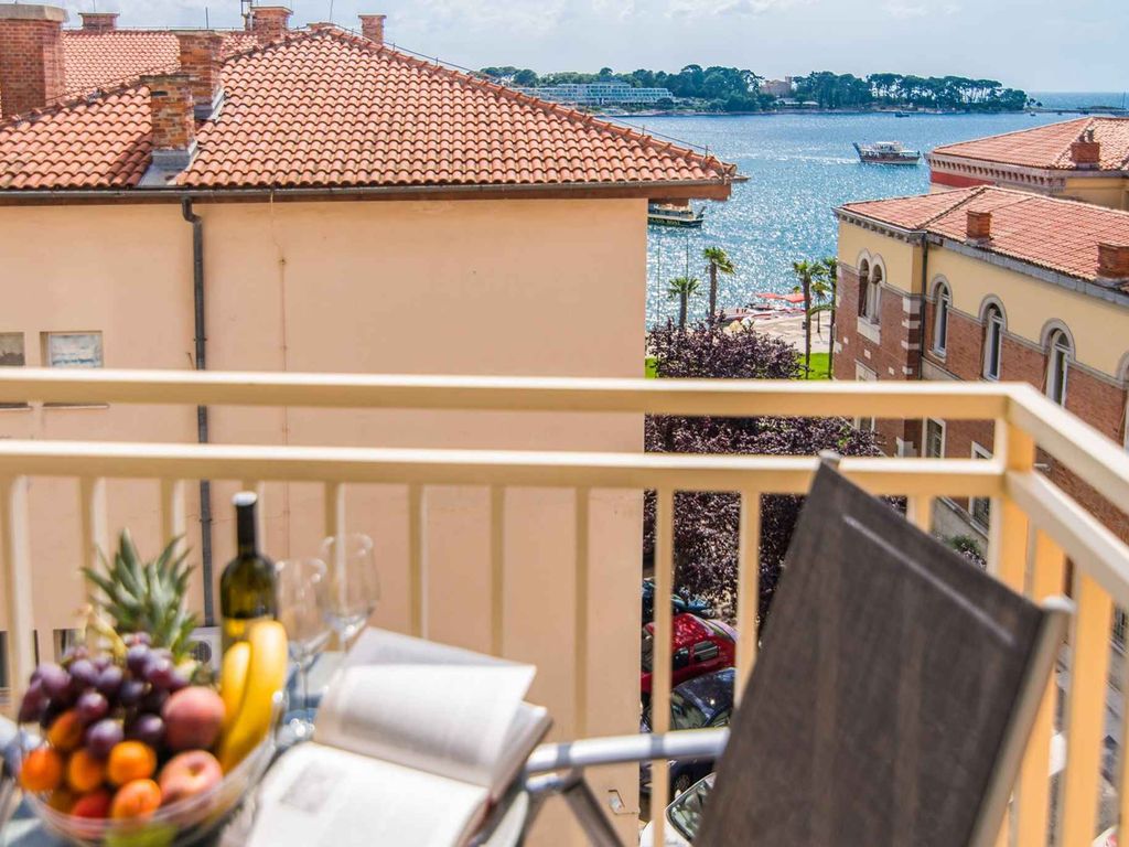 Ferienwohnung mit Balkon und Klimaanlage