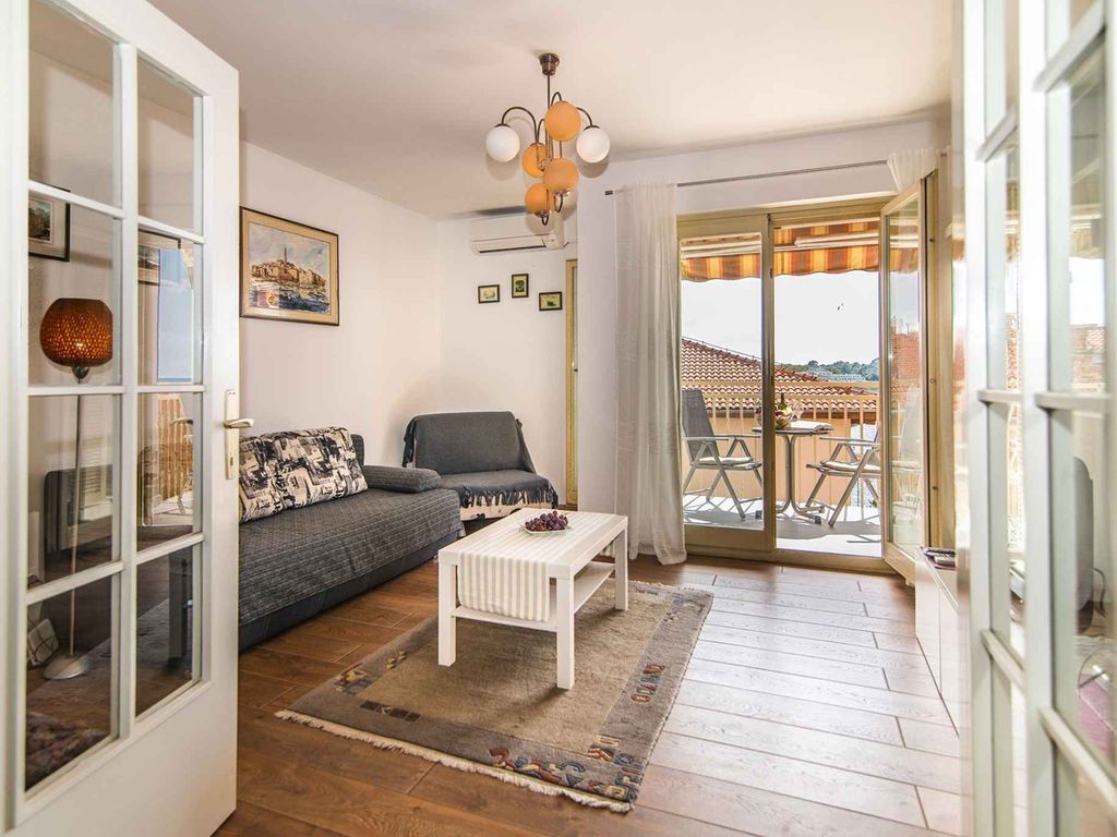 Ferienwohnung mit Balkon und Klimaanlage
