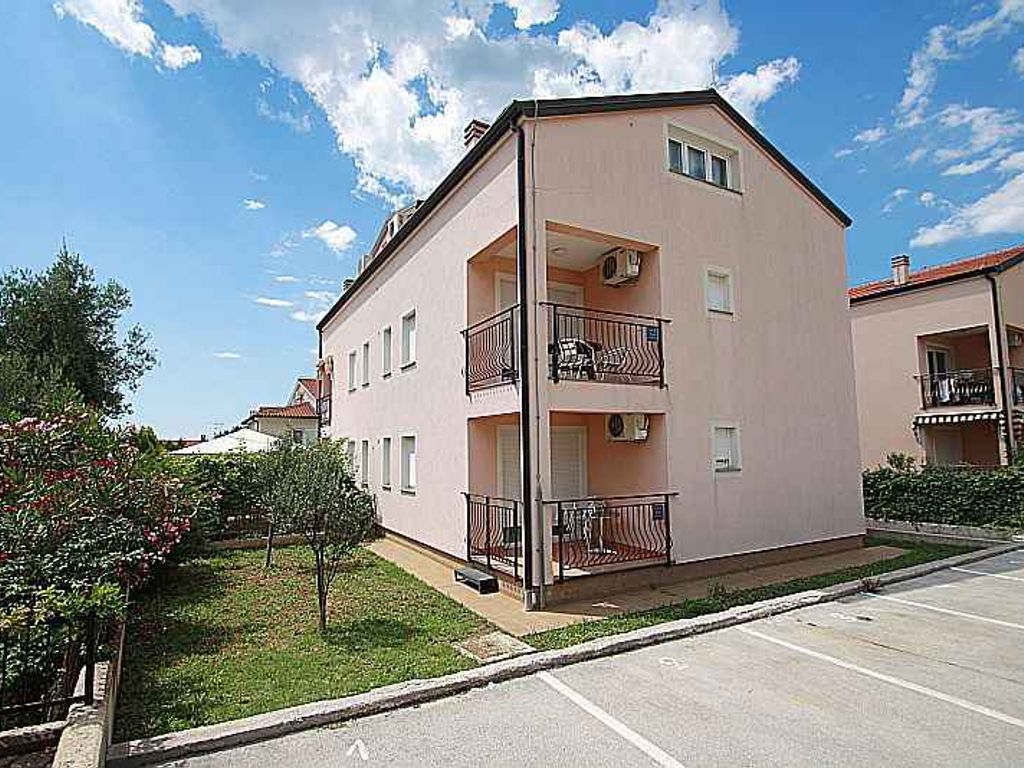 Ferienwohnung mit Balkon und Klimaanlage