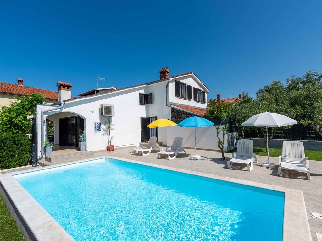 Ferienhaus mit Aussenpool