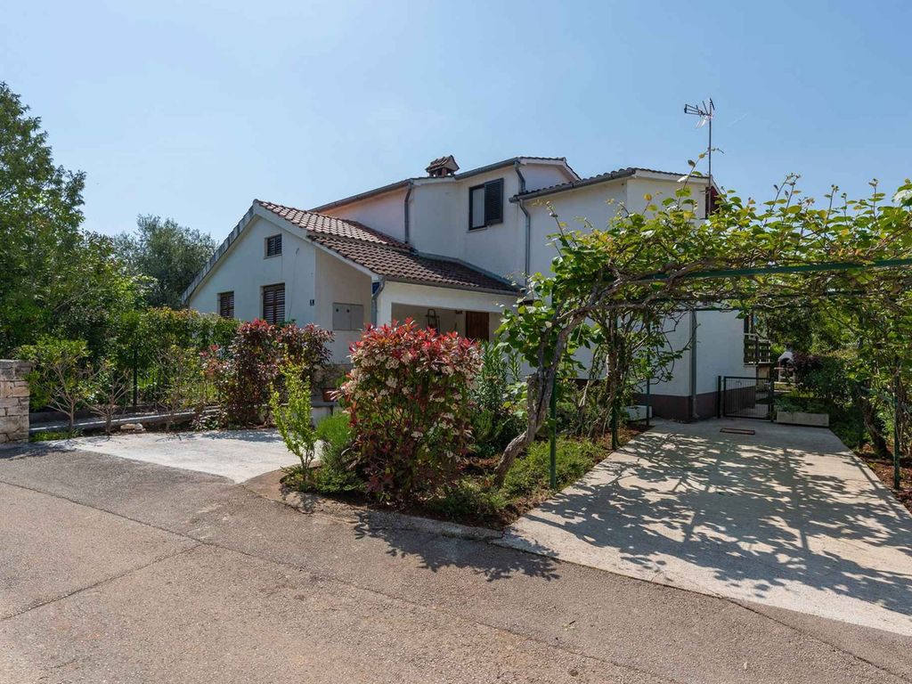 Ferienhaus mit Aussenpool