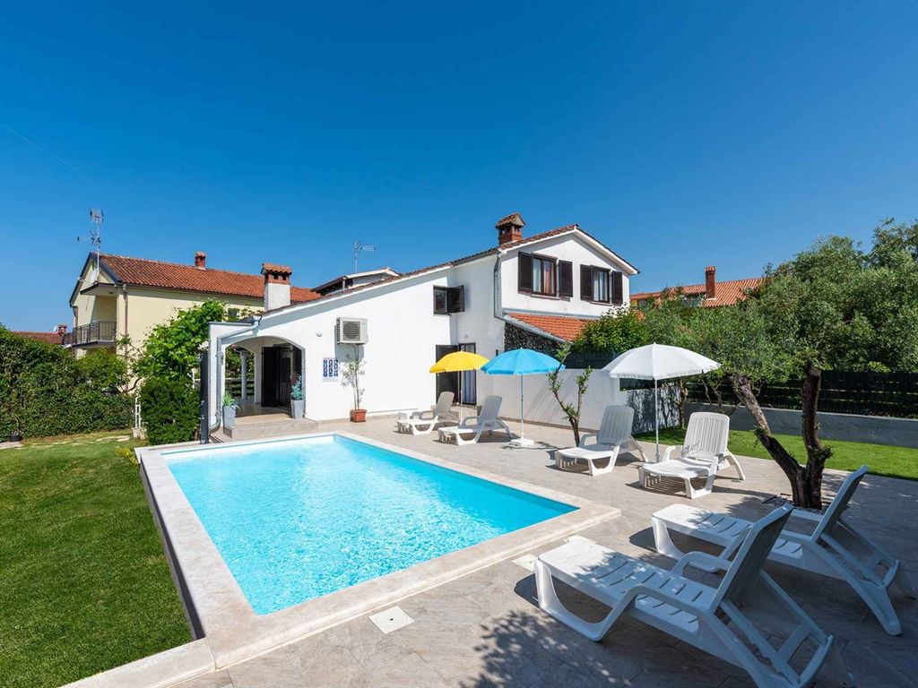 Ferienhaus mit Aussenpool