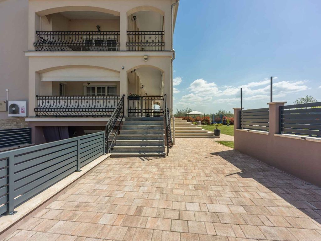 Ferienwohnung mit Klimaanlage und Balkon