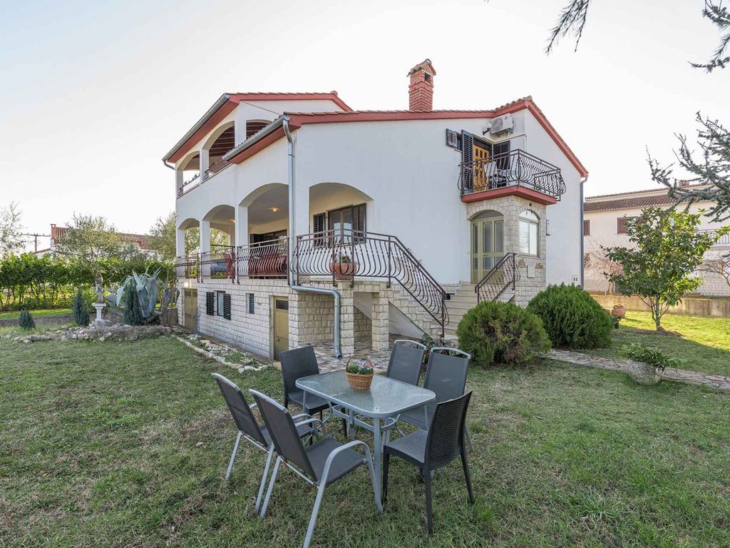 Ferienwohnung mit Balkon und Klimaanlage