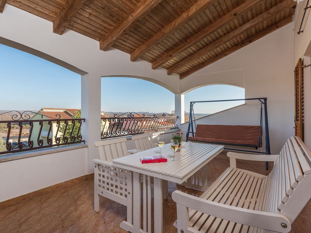 Ferienwohnung mit Balkon und Klimaanlage