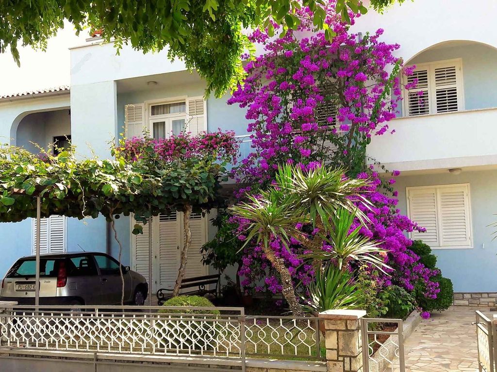 Modern möbliertes Apartment mit Gartenterrasse in Strand- und Stadtnähe