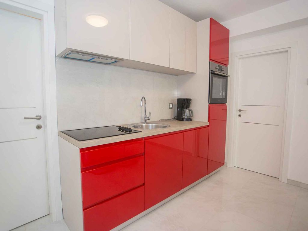 Modern möbliertes Apartment mit Gartenterrasse in Strand- und Stadtnähe