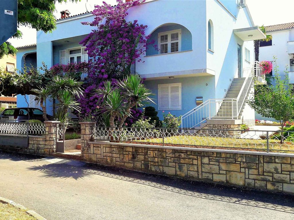 Modern möbliertes Apartment mit Gartenterrasse in Strand- und Stadtnähe