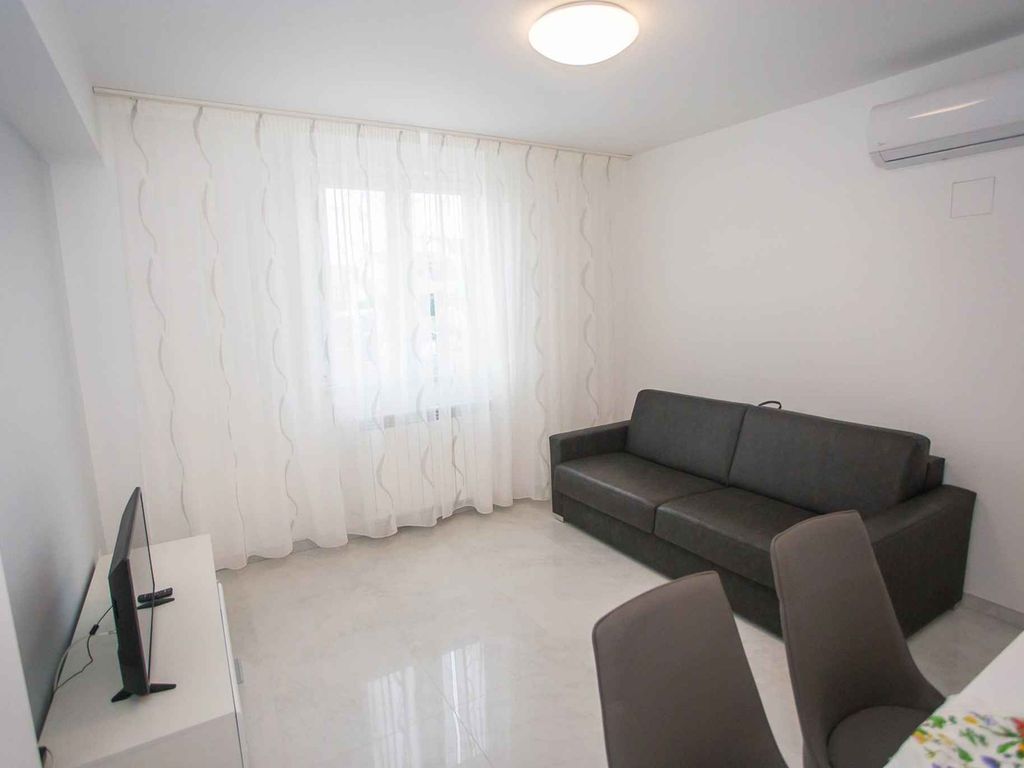 Modern möbliertes Apartment mit Gartenterrasse in Strand- und Stadtnähe