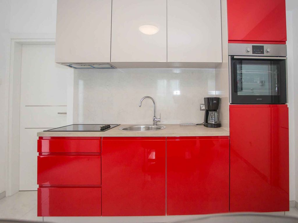 Modern möbliertes Apartment mit Gartenterrasse in Strand- und Stadtnähe