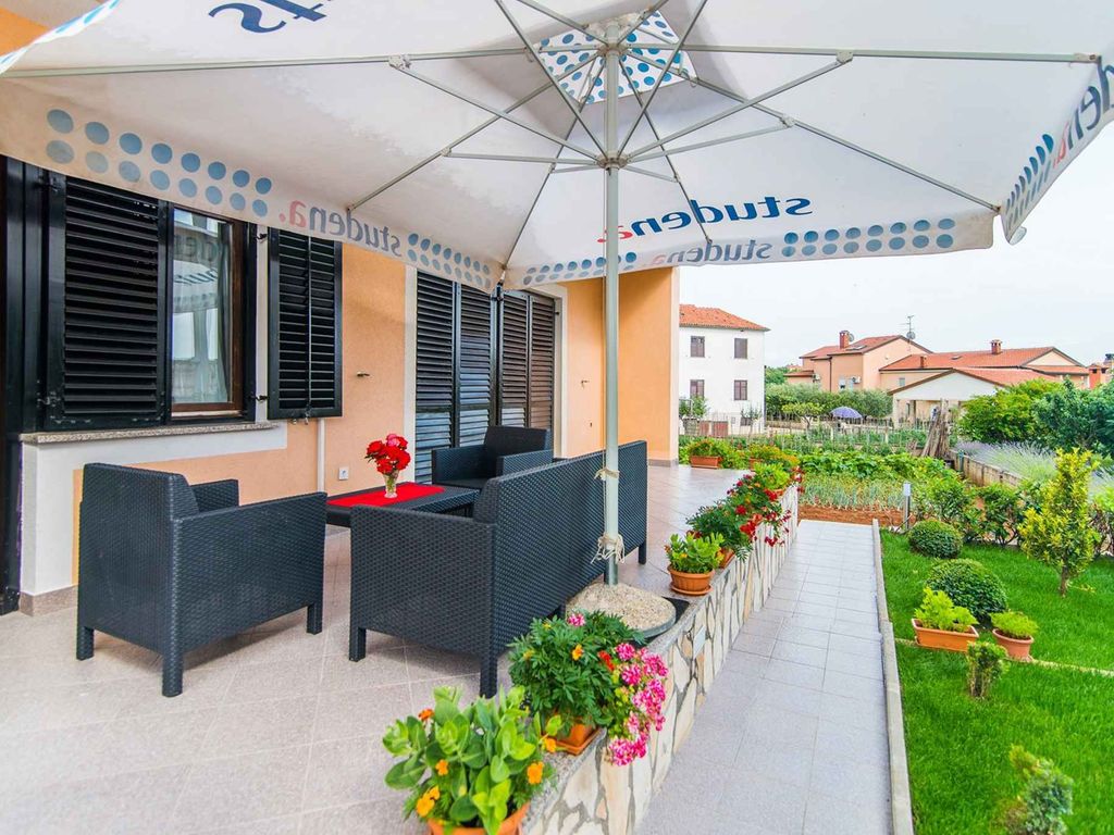 Ferienwohnung mit Terrasse und Grill