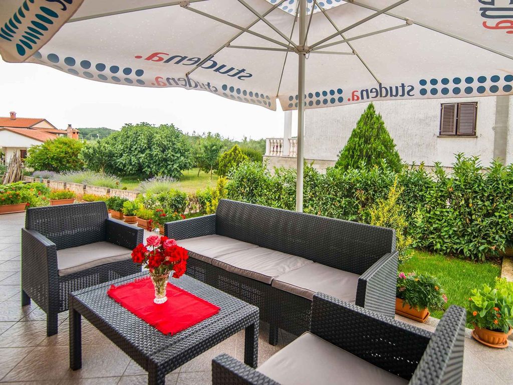 Ferienwohnung mit Terrasse und Grill