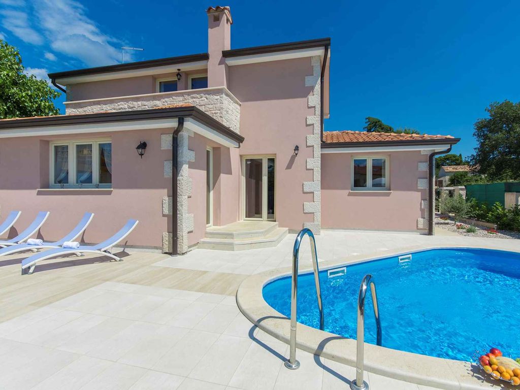 Villa mit Pool und Klimaanlage
