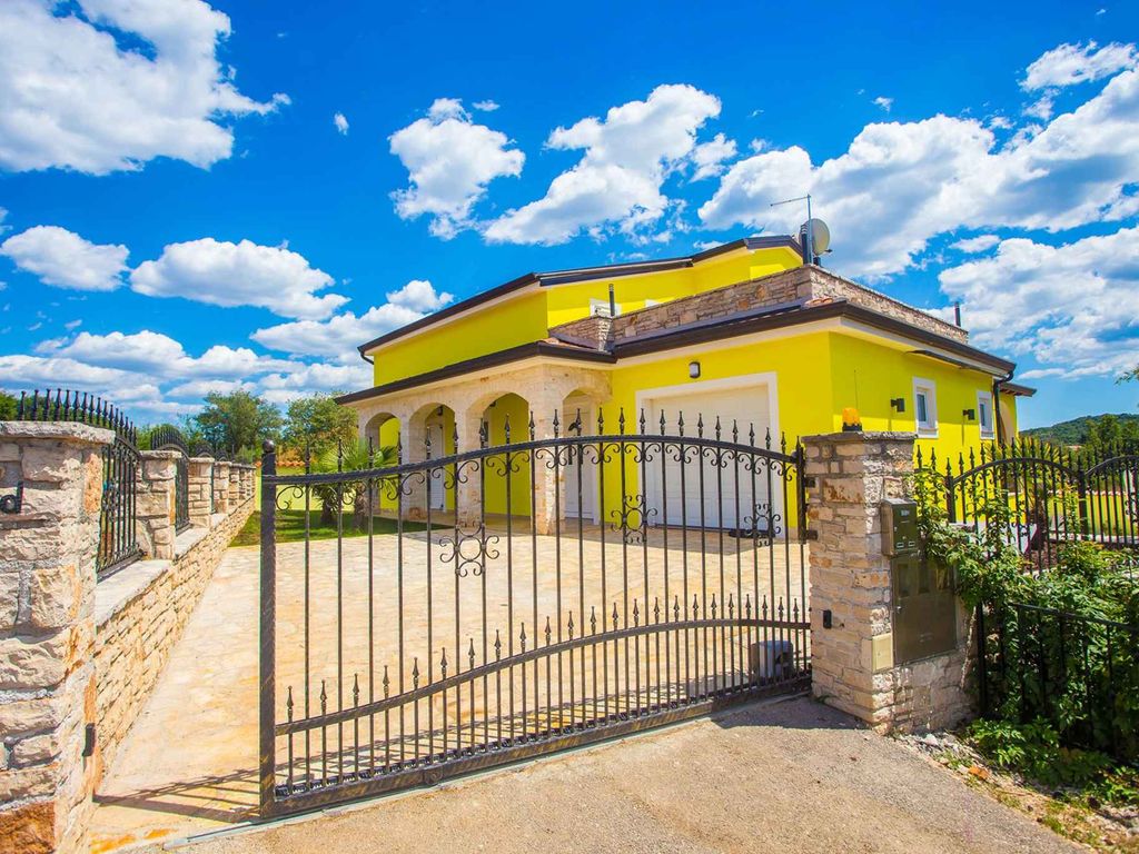 Villa mit Pool