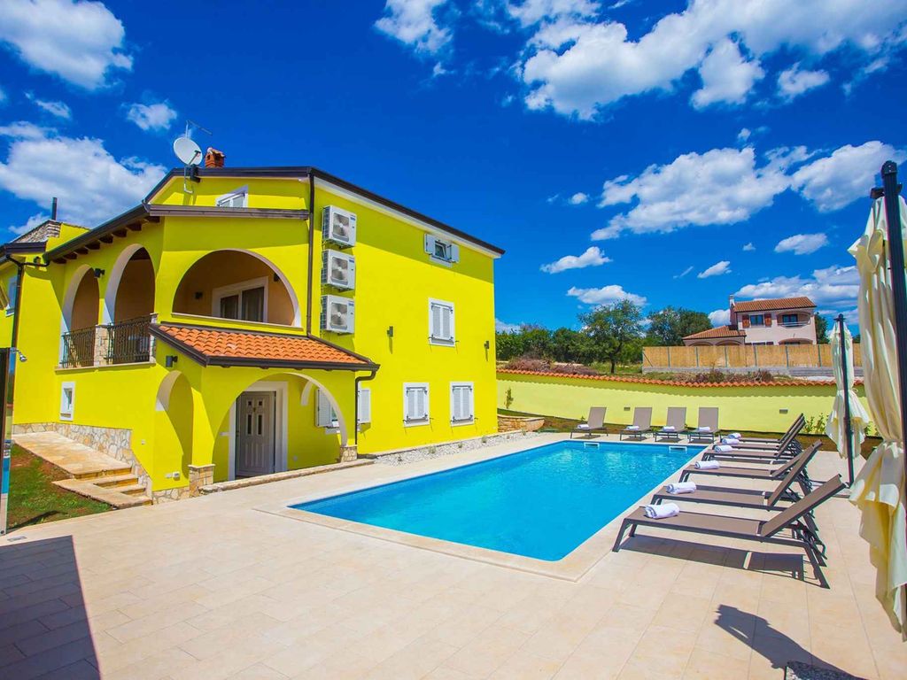 Villa mit Pool