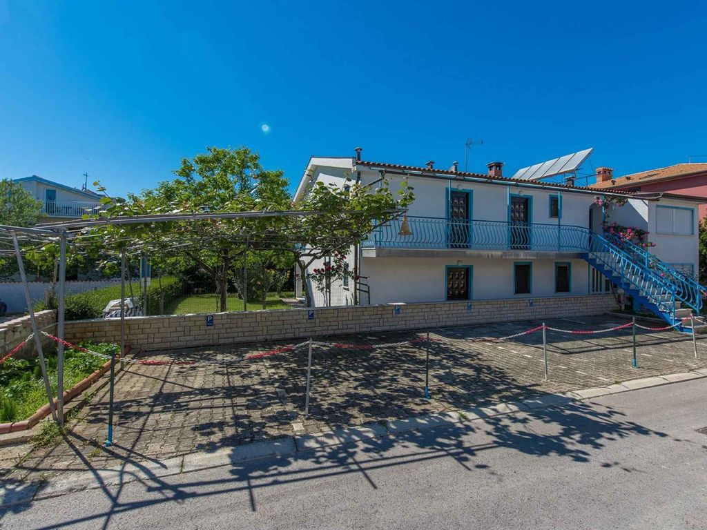 Ferienwohnung mit Meerblick und Terrasse