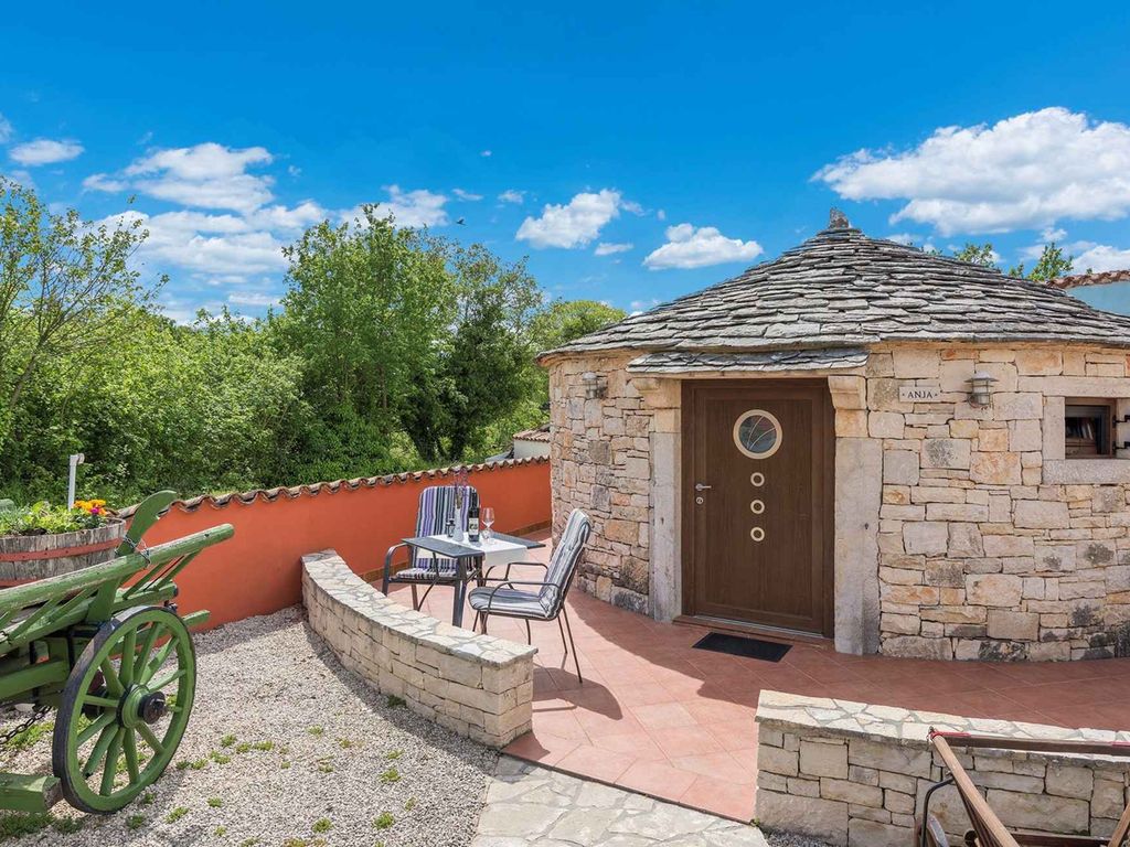Ferienwohnung mit Terrasse und Pool