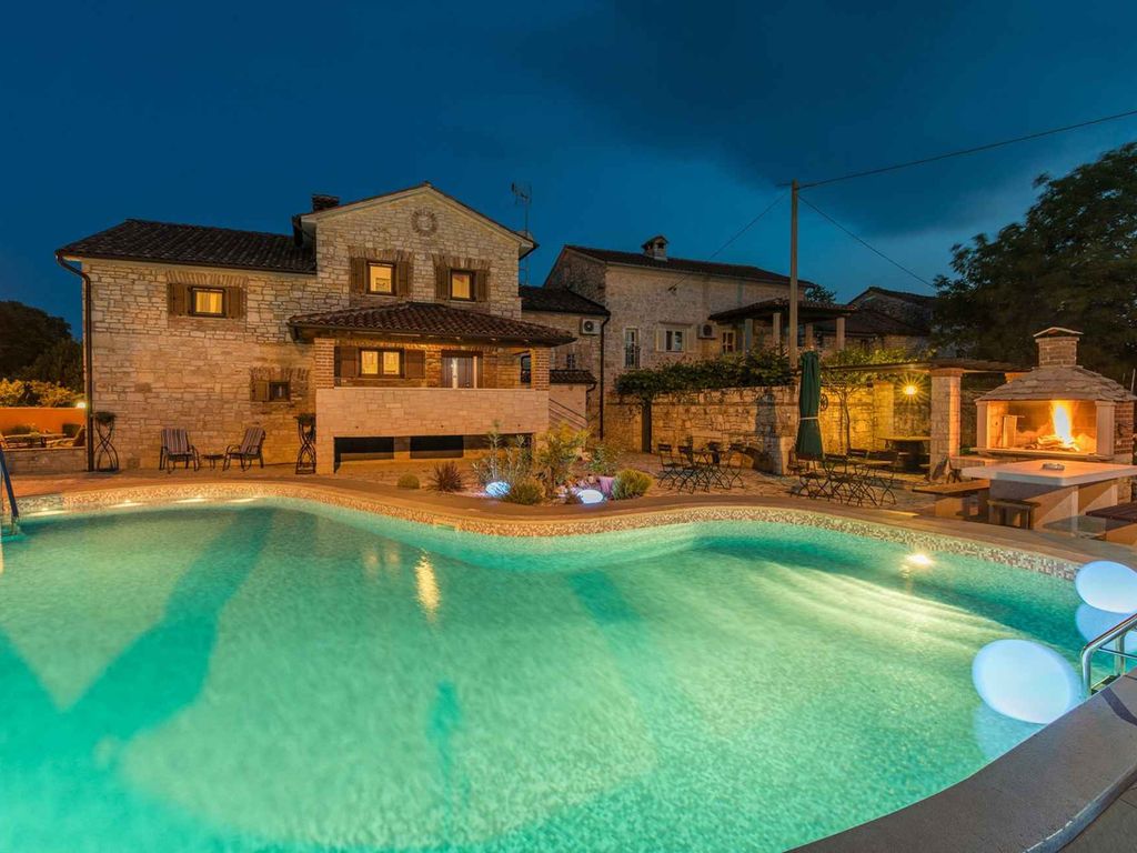 Ferienwohnung mit Pool und Terrasse