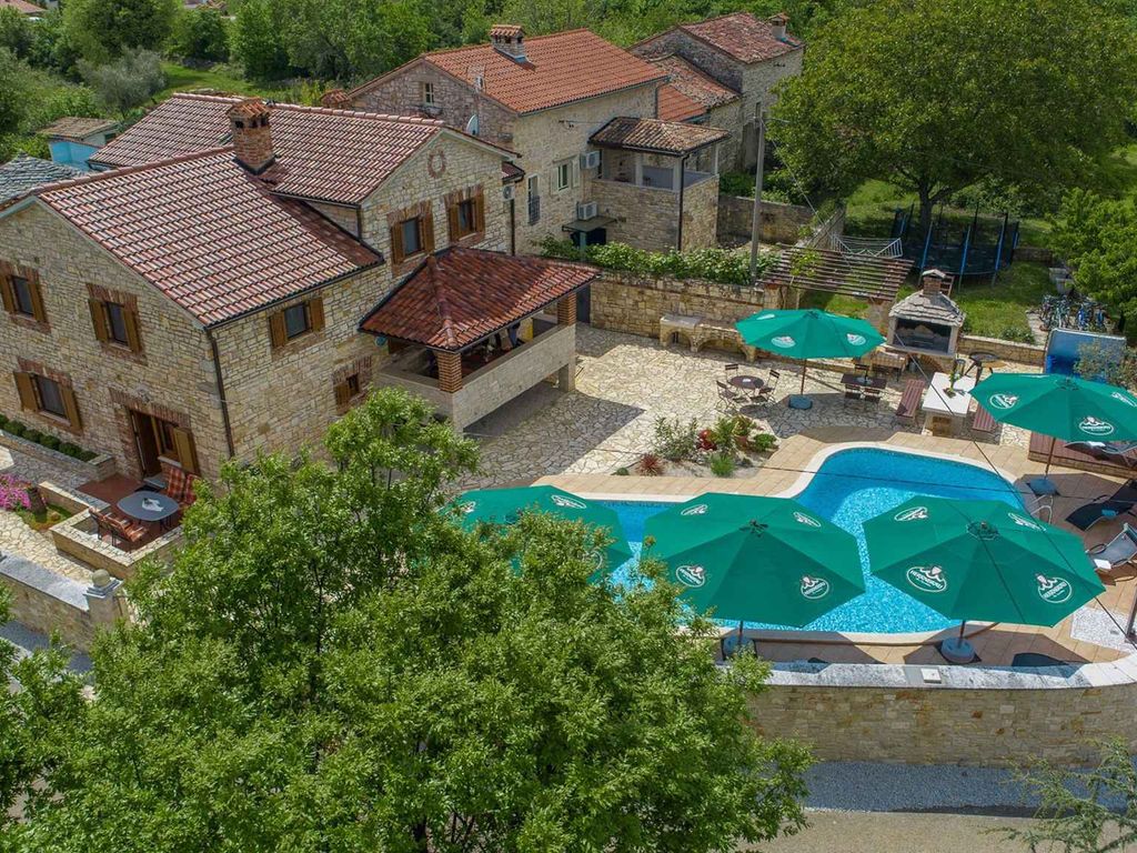Ferienwohnung mit Terrasse und Pool