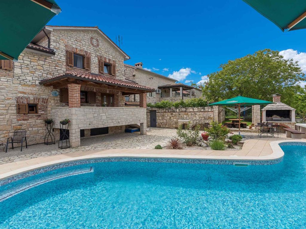 Ferienwohnung mit Pool und Terrasse