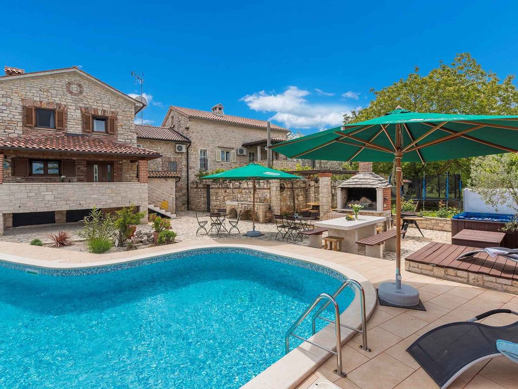Ferienwohnung mit Pool und Terrasse