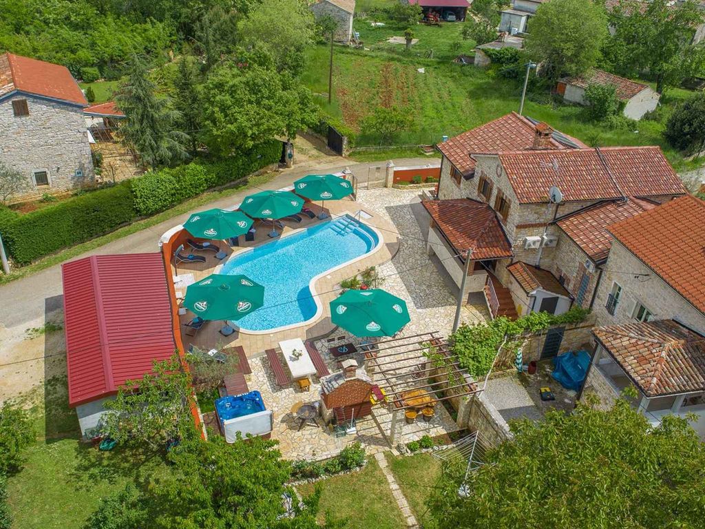 Ferienwohnung mit Pool und Terrasse