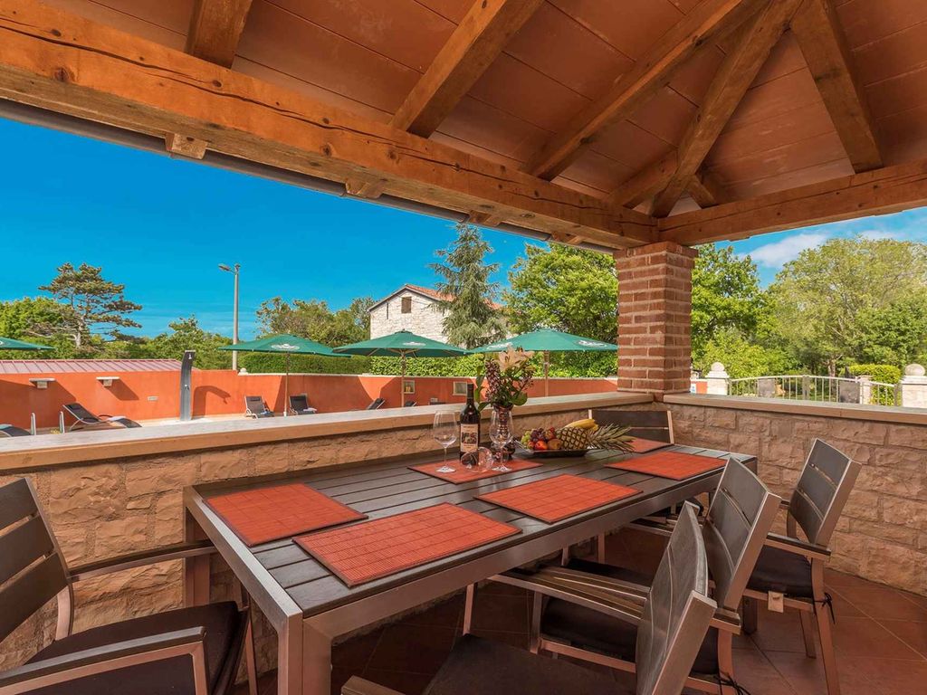 Ferienwohnung mit Pool und Terrasse