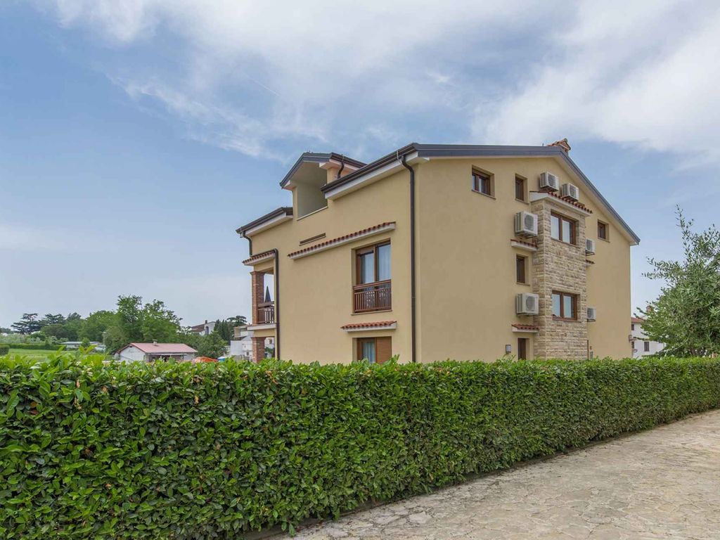 Ferienwohnung mit Balkon und Klimaanlage