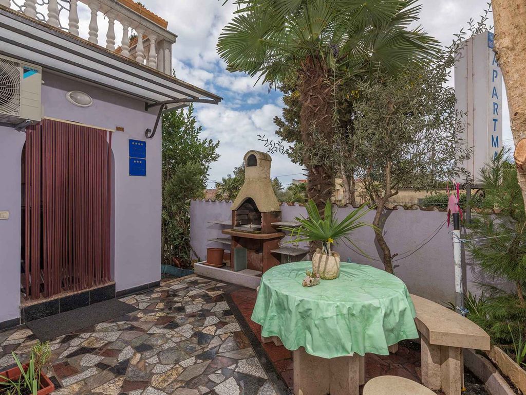 Ferienwohnung mit Klimaanlage und Terrasse