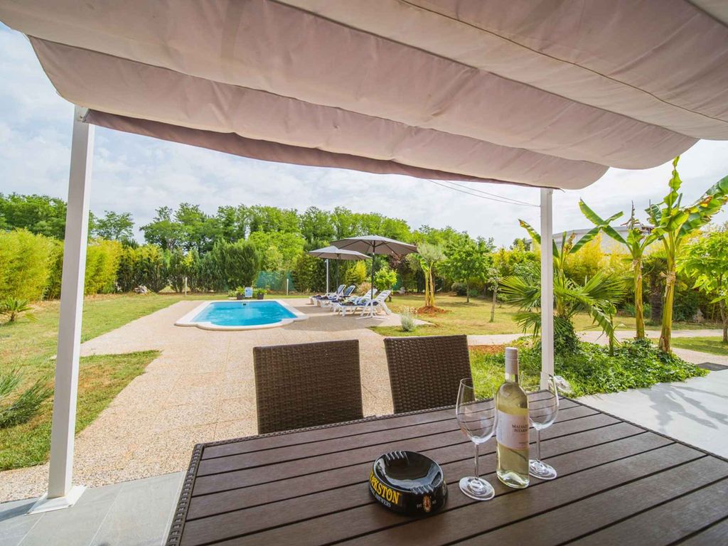 Ferienhaus mit Pool