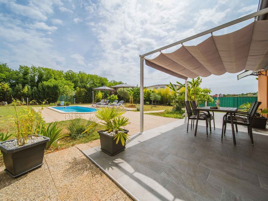 Ferienhaus mit Pool