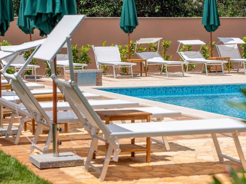 Ferienwohnung mit Pool und Grill