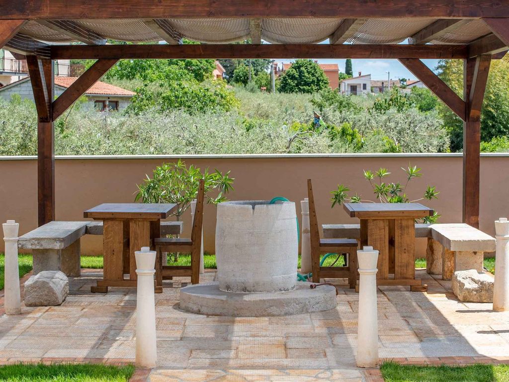 Ferienwohnung mit Pool und Grill