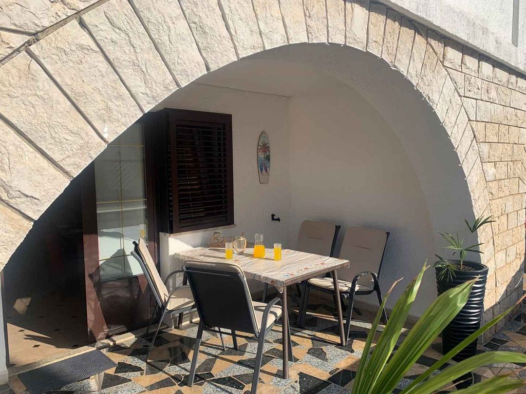 Apartment mit einem Schlafzimmer, Ljubica, nur zweihundert Meter vom Strand entfernt