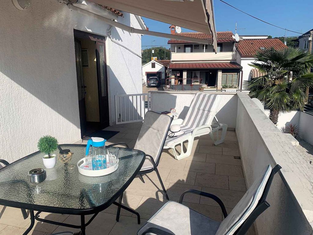Ferienwohnung mit Klimaanlage und Balkon