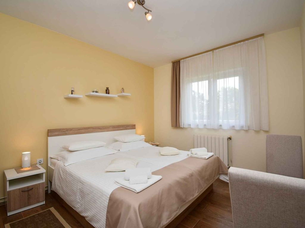 Ferienwohnung im Erdgeschoss, etwa dreihundert Meter vom Meer entfernt