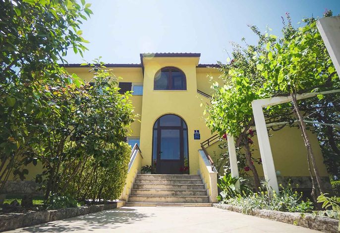 Ferienwohnung im Erdgeschoss, etwa dreihundert Meter vom Meer entfernt