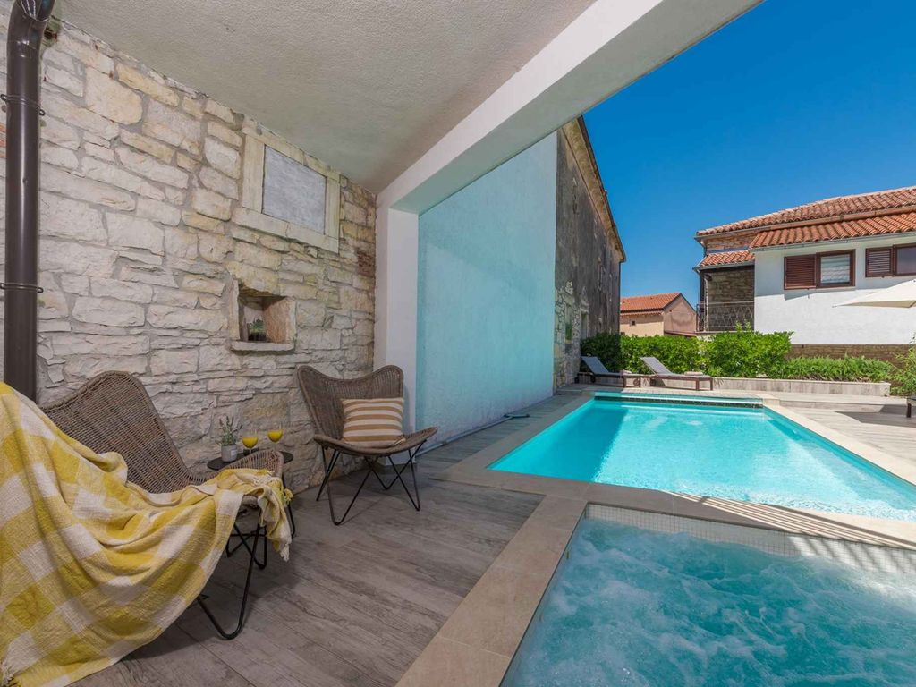 Villa mit Pool für bis zu 10 Personen in Rovinjsko Selo