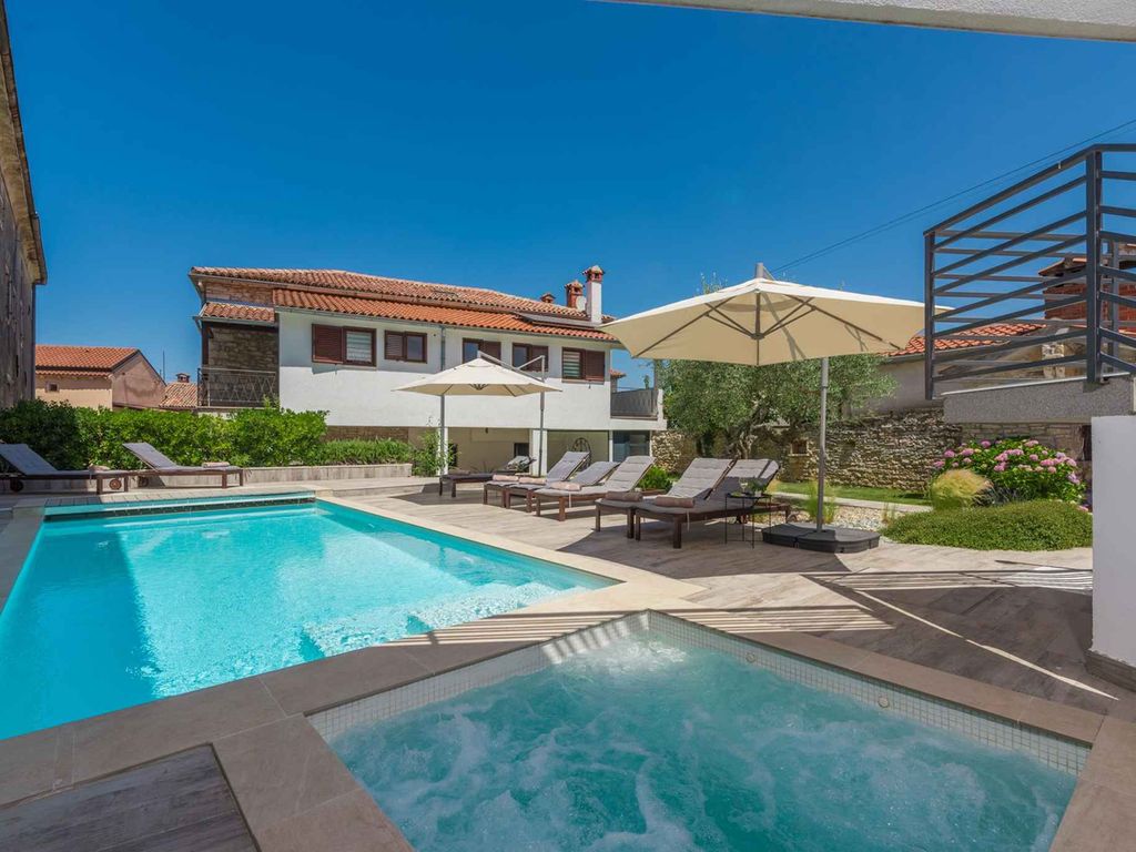 Villa mit Pool für bis zu 10 Personen in Rovinjsko Selo