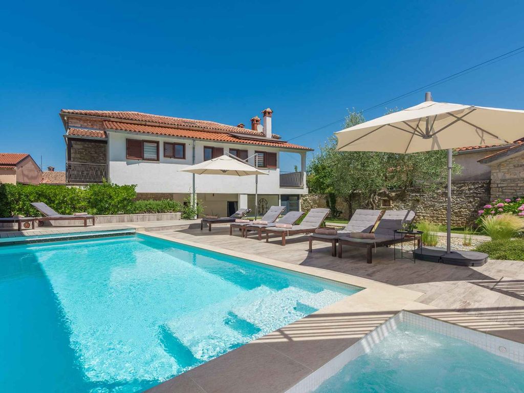 Villa mit Pool für bis zu 10 Personen in Rovinjsko Selo
