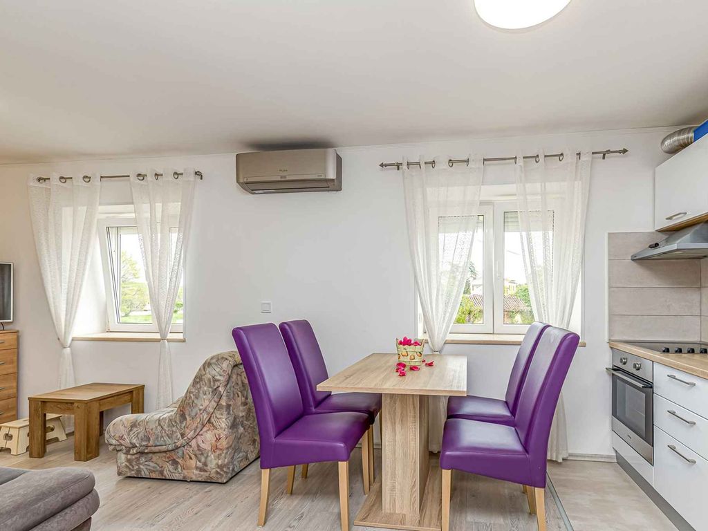 Apartment Zea, 100 m vom Meer entfernt in Funtana