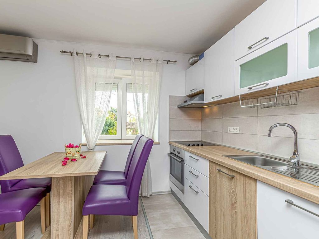 Apartment Zea, 100 m vom Meer entfernt in Funtana